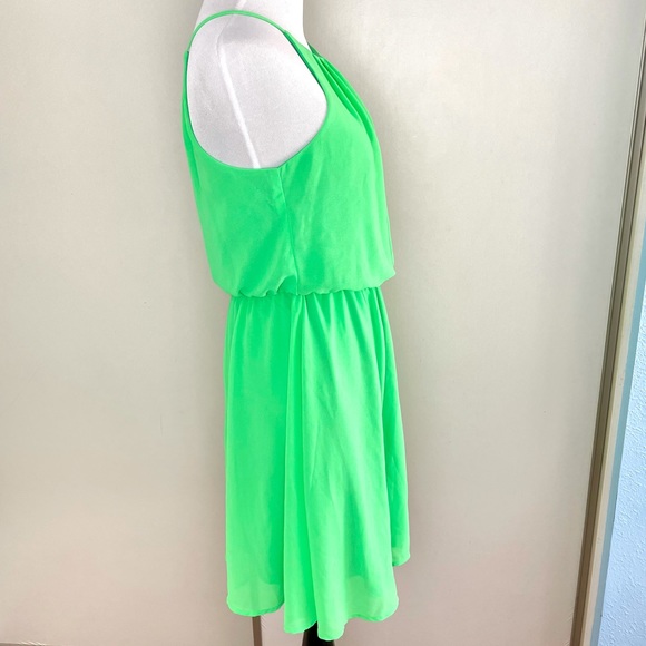 Francesca’s Dress Size Small Green Flowy Pleated Keyhole Back - Picture 4 of 7